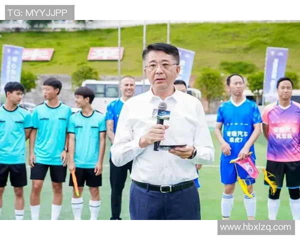 足球巨星亲临现场 点燃激情赛事氛围 观众热情高涨